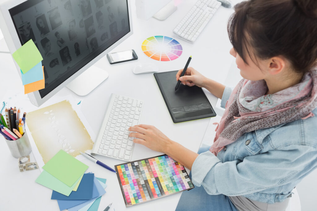 innovision-what-is-the-role-of-a-graphic-designer-in-marketing-1024x683.jpg